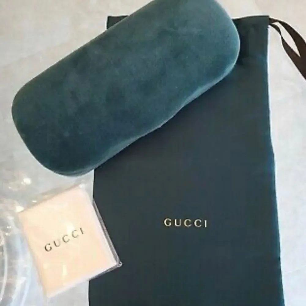 Gucci sunglass valves case & satin dust bag dust c